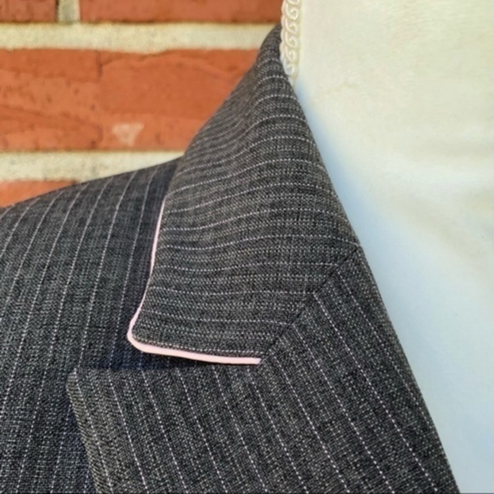 Tahari ASL Two Piece Striped Plisse Hem Gray Pink Jacket Skirt Set โค๏ธ - Picture 4 of 15